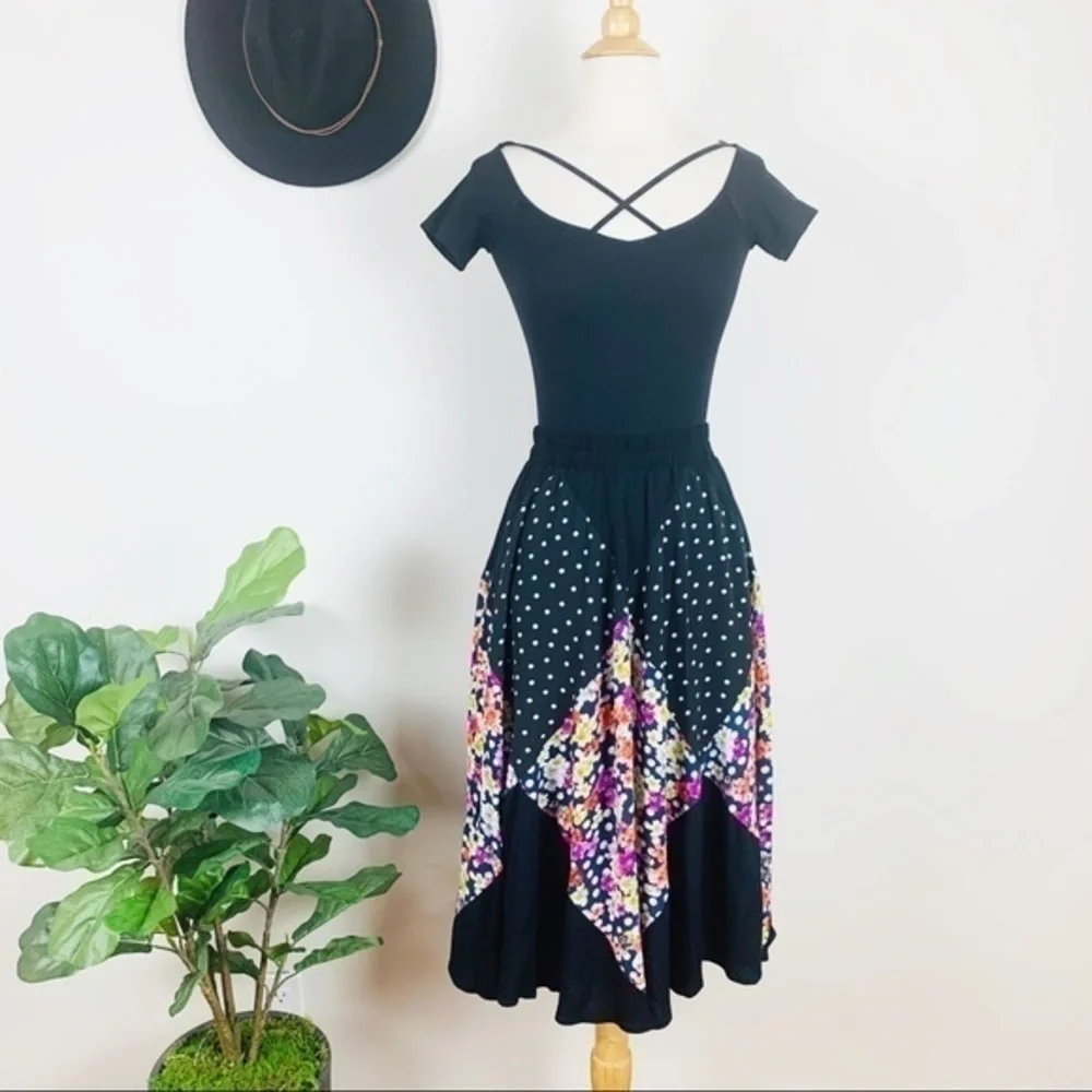 Anthropologie diamonds floral skirt. Size 0